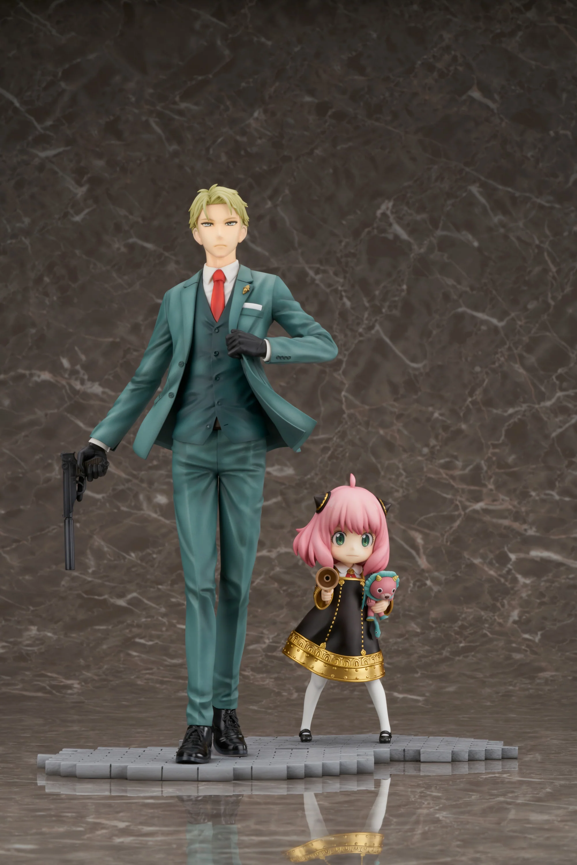 Loid Forger SPYxFAMILY 1/7 Scale Figure - Image 8