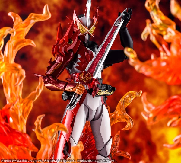 SH Figuarts Kamen Rider Saber Brave Dragon - Image 2
