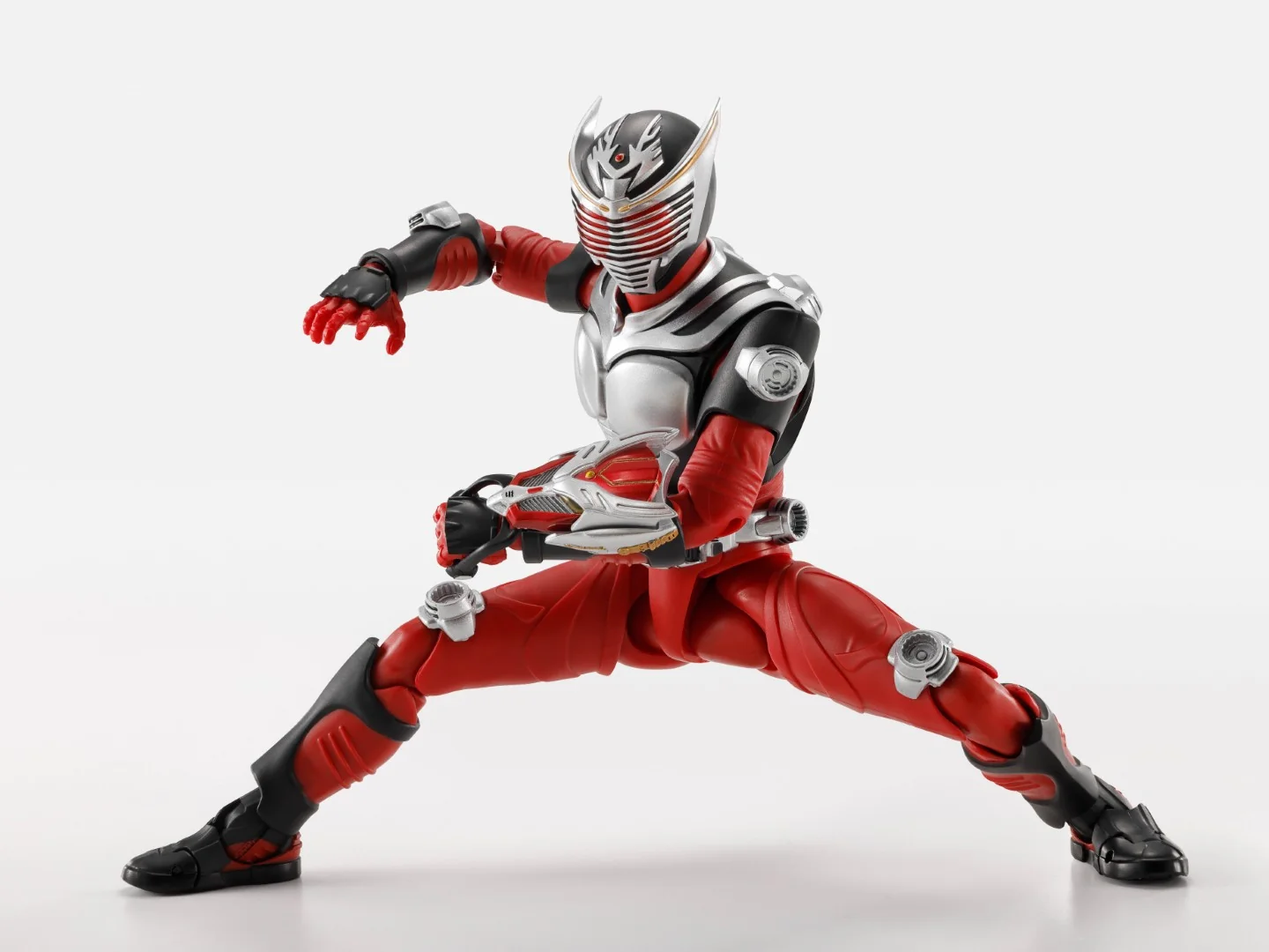 SH Figuarts Sinkocchou Seihou Kamen Rider Ryuki (reissue)